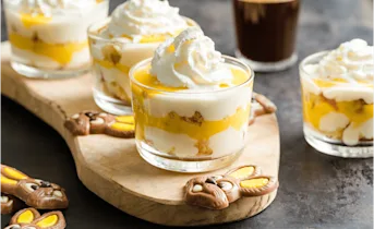 Feestelijke advocaat trifle