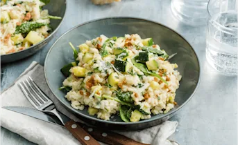 Romige courgette-risotto met plantaardig gehakt