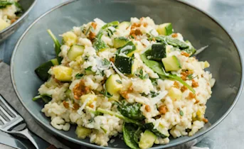 Romige courgette-risotto met plantaardig gehakt