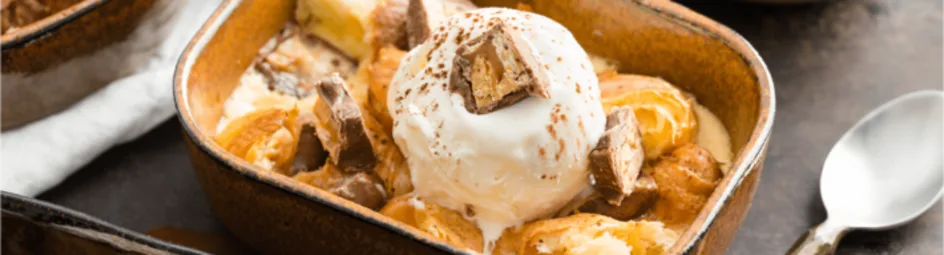 Croissant roomcakejes met Snickers en slagroomijs