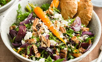 Linzensalade met geroosterde bospeen en rode biet