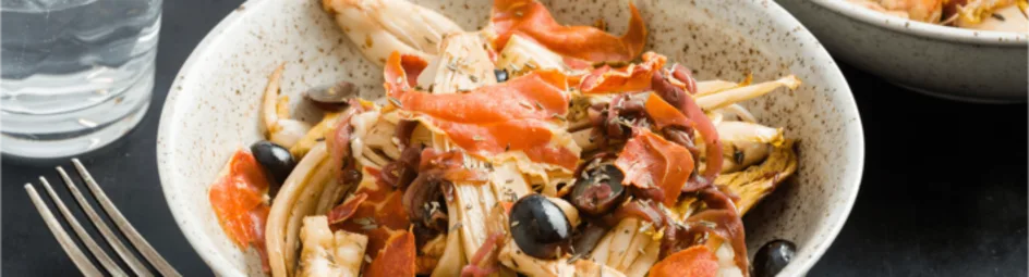 Lauwwarme witlofsalade met brie en krokante serranoham