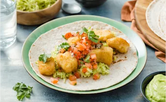 Open tortilla’s met krokante vis en verse tomatensalsa