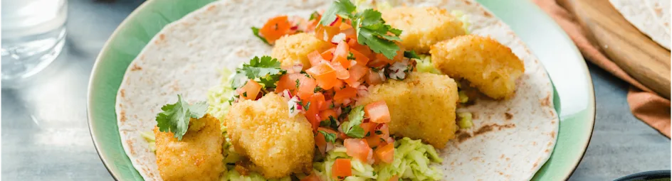 Open tortilla’s met krokante vis en verse tomatensalsa