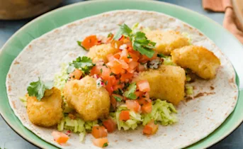 Open tortilla’s met krokante vis en verse tomatensalsa