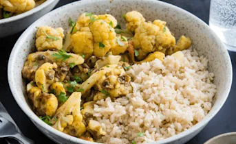 Snelle Indiase Dahl met bloemkool en rijst