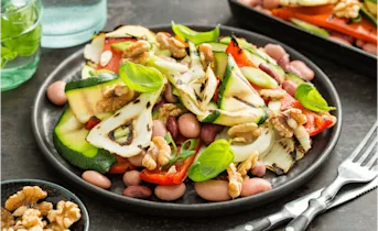 Gemengde bonensalade met gegrilde groenten