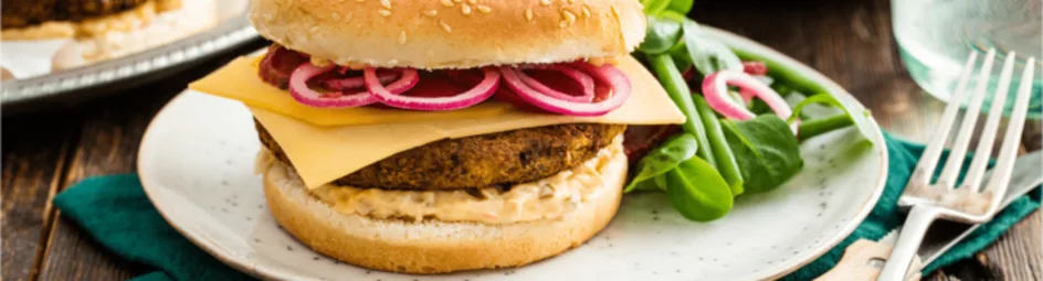 Linzenburger met een frisse bonen-bietensalade