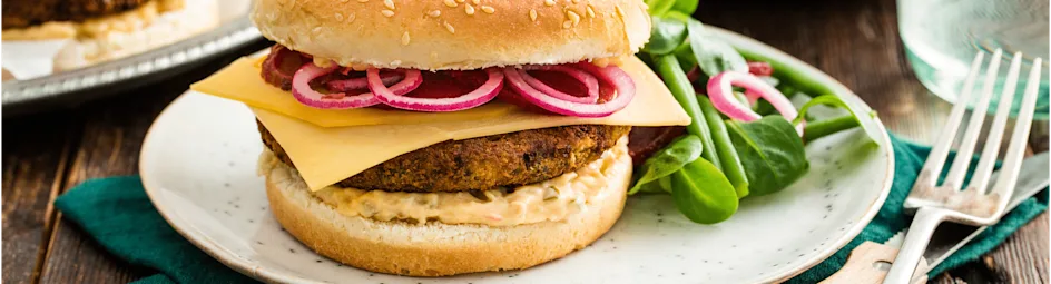 Linzenburger met een frisse bonen-bietensalade