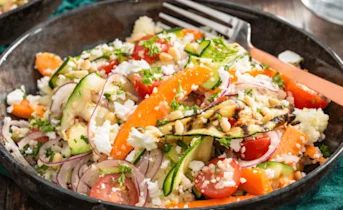 Frisse couscous-salade met gegrilde courgette en witte kaas