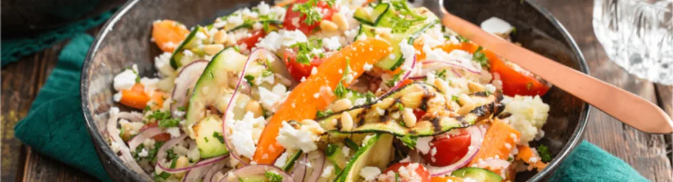 Frisse couscous-salade met gegrilde courgette en witte kaas