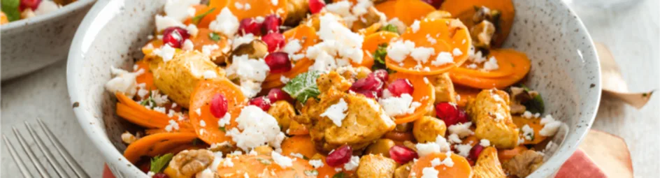 Marokkaanse wortelsalade met gekruide kip en kikkererwten