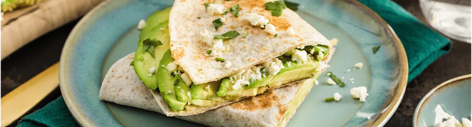 Quesadillas met avocado en hummus