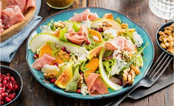 Wintersalade met verse vijgen, peer en geroosterde pompoen
