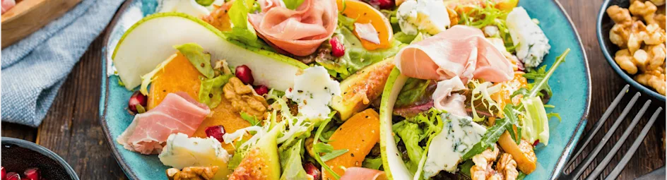 Wintersalade met verse vijgen, peer en geroosterde pompoen