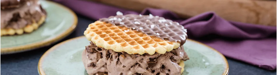 Chocolade-praliné ijs sandwiches