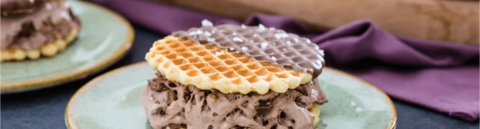 Chocolade-praliné ijs sandwiches