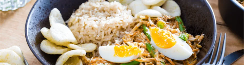 Gado gado met geroosterde kokos