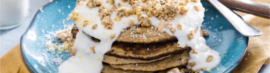 Snelle bananenpannenkoekjes met granola