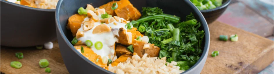 Zoete aardappel curry bowl