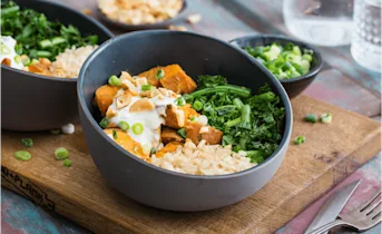 Zoete aardappel curry bowl
