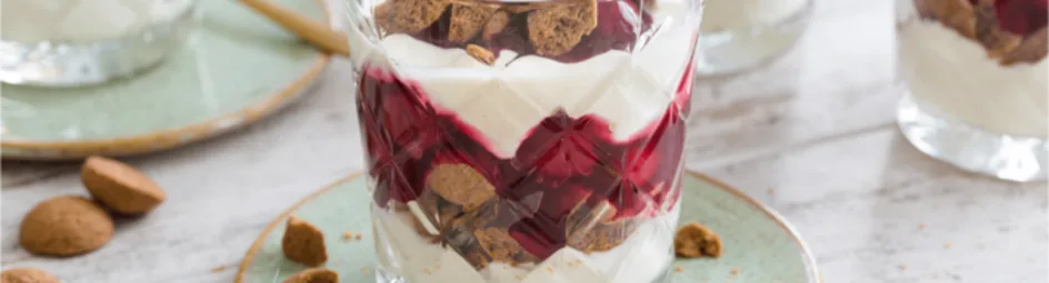 Kruidnoten-kersen kwark toetje