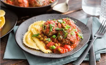 Italiaanse gehaktballetjes met verse pasta