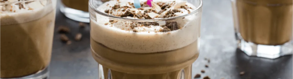 Winterse amandel ijs-macchiato