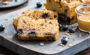 Bananen-kwarkbrood met blauwe bessen