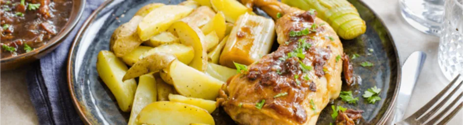 Gestoofde kippenbout in bier met aardappelpartjes