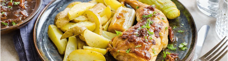 Gestoofde kippenbout in bier met aardappelpartjes