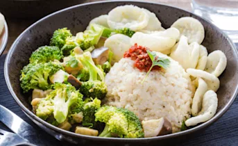 Thaise groene curry met broccoli en aubergine