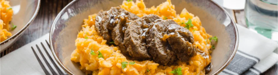 Zoete-aardappelhutspot met tijm-gehaktballen
