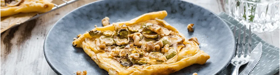 Mini spruit-brie galettes
