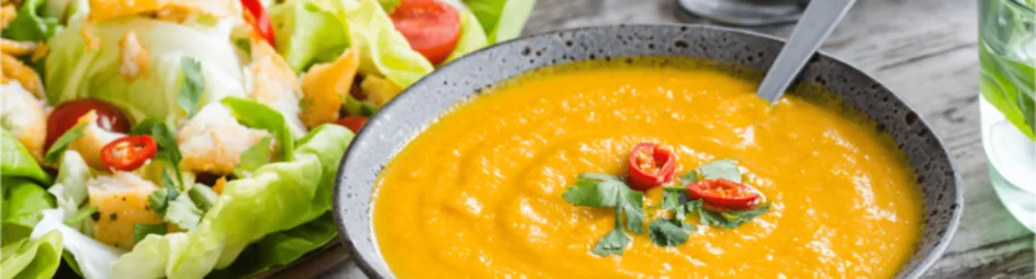 Indiase kokos-wortelsoep met pangasius-salade