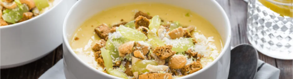 Mango smoothie bowl met druiven en kokos