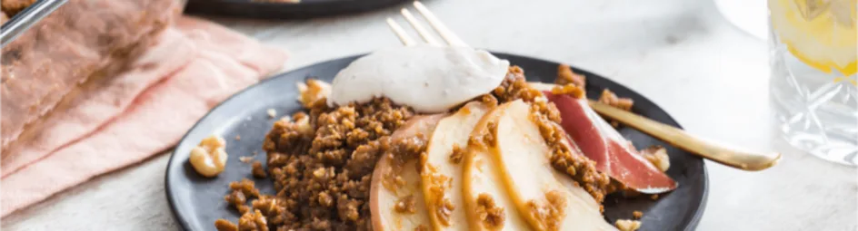 Appelcrumble met walnoot-honing yoghurt