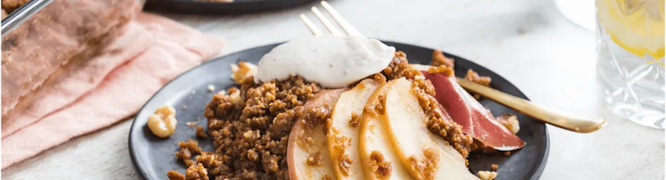 Appelcrumble met walnoot-honing yoghurt