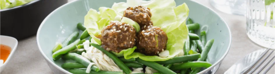 Teriyaki gehaktballetjes met sperziebonen en noedels