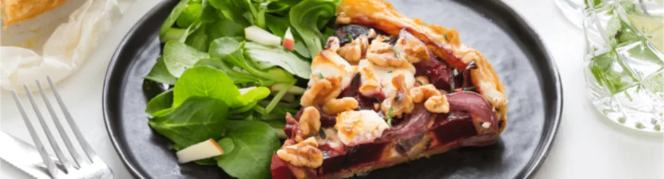 Quiche van rode biet, geitenkaas en tijm