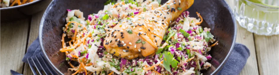 Sticky chicken met frisse quinoa-koolsalade