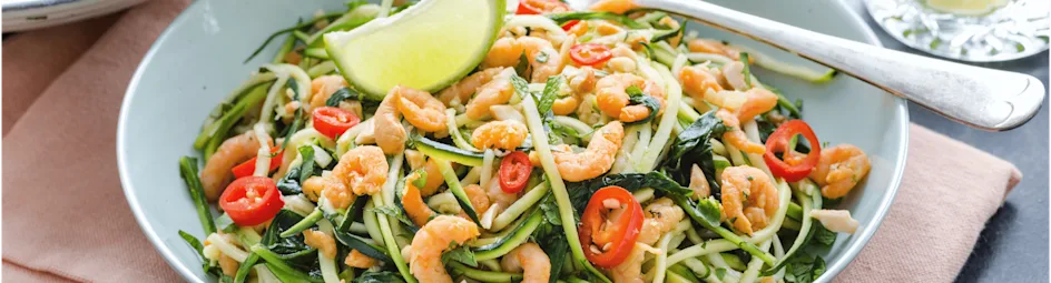 Frisse limoengarnalen met courgette spaghetti