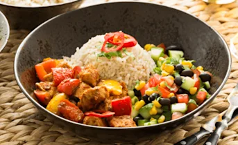 Mexicaanse kipstoof met bonen-mais salade