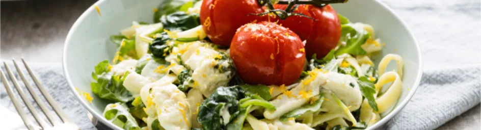 Verse pasta met schol, romige sinaasappelsaus en gepofte trostomaatjes