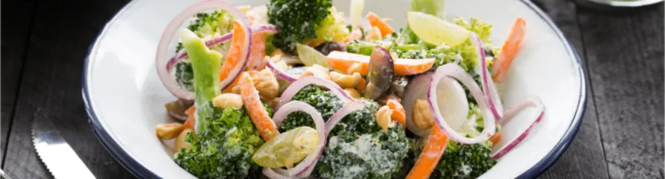 Broccoli salade met een frisse yoghurtsaus
