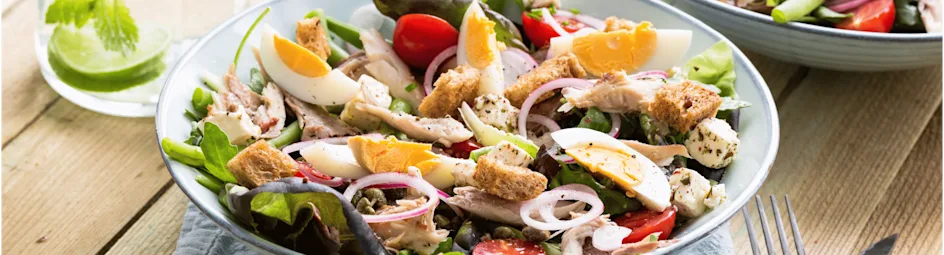Zomerse salade met gerookte makreel