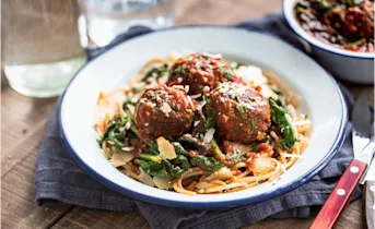 Spaghetti met spinazie en amandel-gehaktballetjes