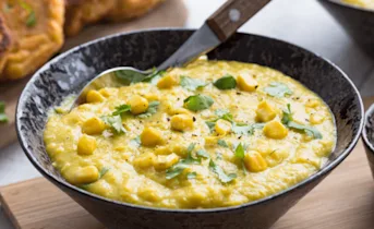 Gevulde maïssoep met maïskoekjes