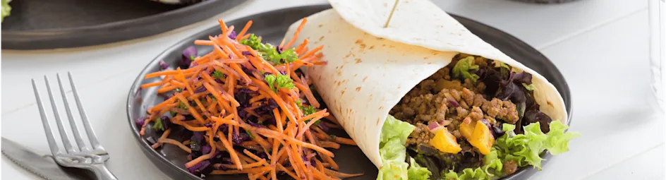 Mexicaanse gehakt tortilla met frisse rode kool salade
