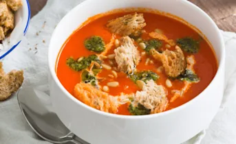 Geroosterde punt paprikasoep met kruiden croutons